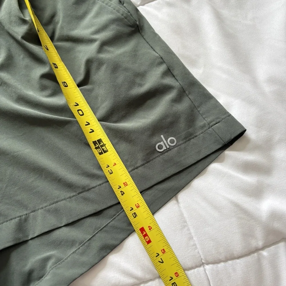 Alo Yoga High Waist Status Trouser Short In Dark Cactus Womens Medium Activewear